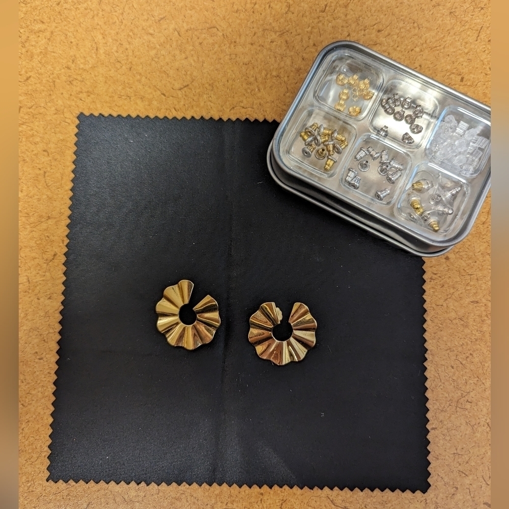 Vintage Gold TONED fan "ravioli" earings‎